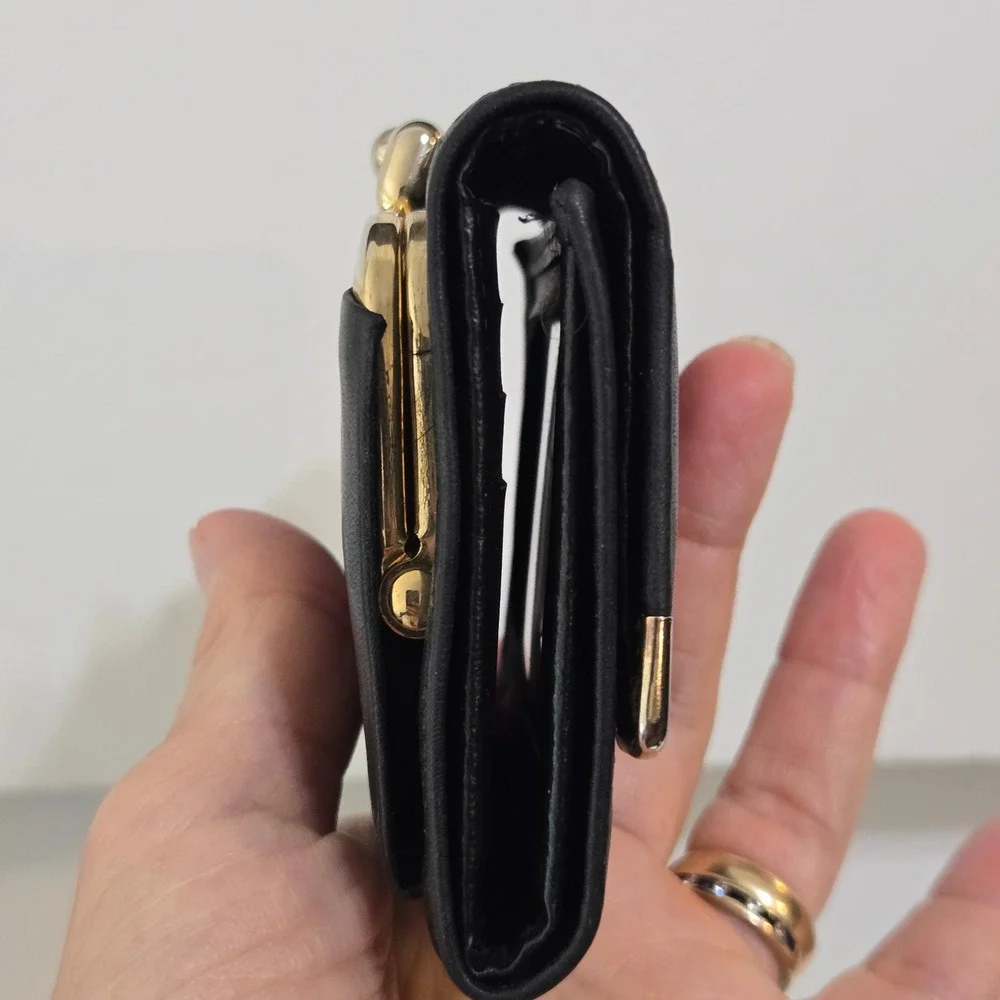 Princess Gardner Trifold Wallet Kiss lock coin Black Leather Vintage Chevron
